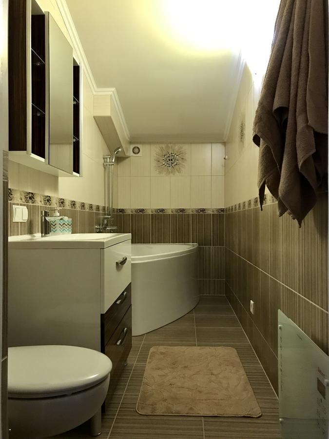Panoramic View Top Floor Apartment In The City Center Mukacheve Exterior photo