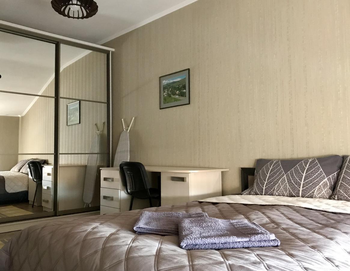Panoramic View Top Floor Apartment In The City Center Mukacheve Exterior photo